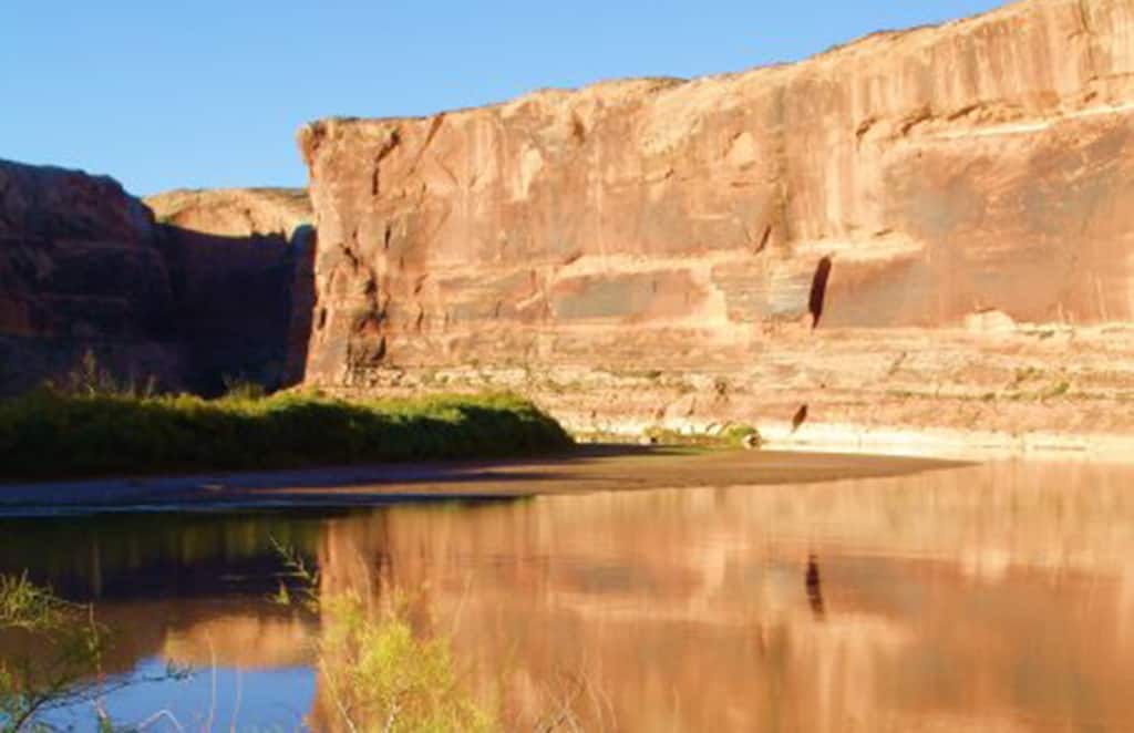labyrinth-canyon-guided-canoeing